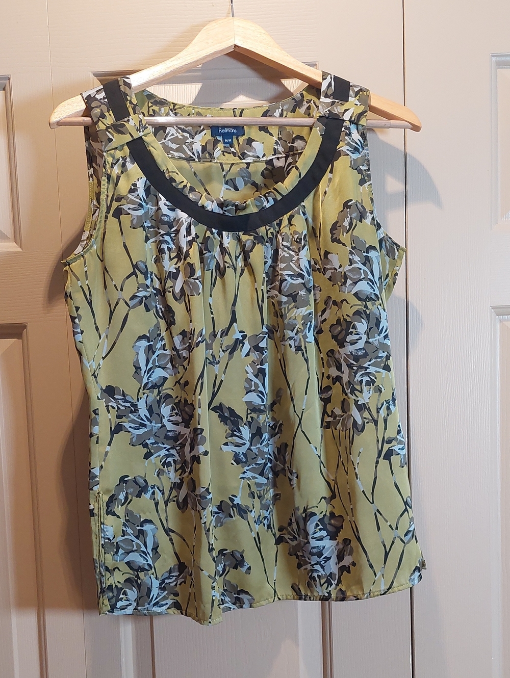 Reitmans Green Floral Sleeveless Dress Shirt with Black Trim